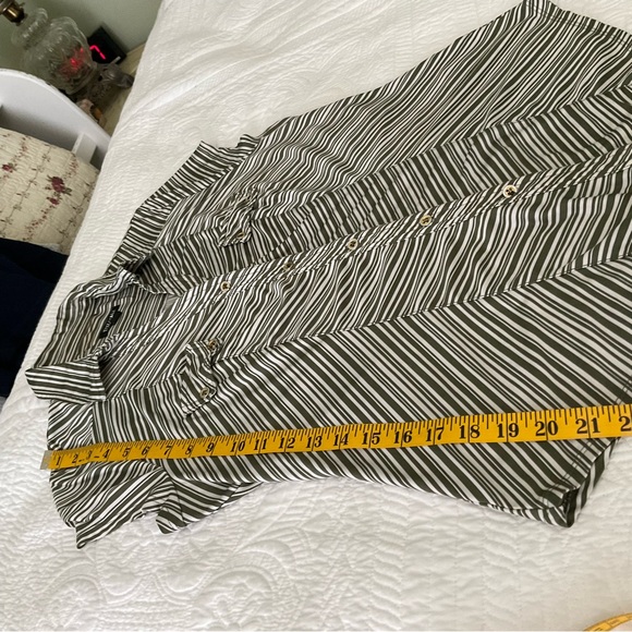 ROZ&ALI, GREEN AND WHITE STRIPED BLOUSE, SIZE L - Picture 6 of 9